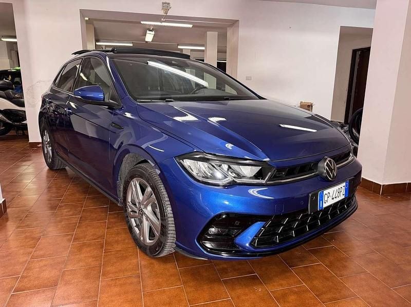 Blu/azzurro Usata 2023 VW Polo R-line Tre volumi | 18.900 € (Buon prezzo) - Immagine 1/4