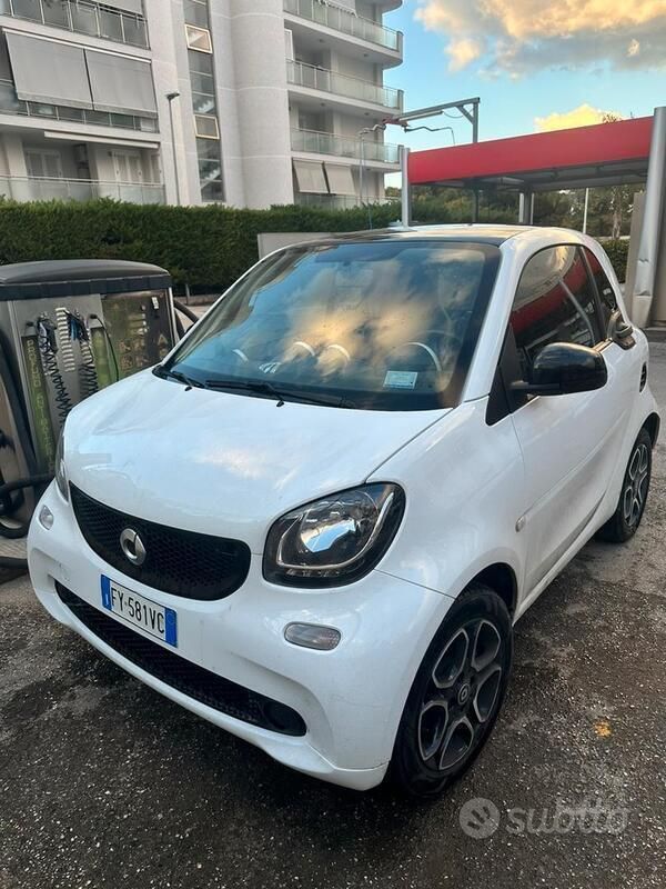 Usata 2016 Smart ForTwo Coupé Due volumi | 10.000 € (Buon prezzo) - Immagine 1/4