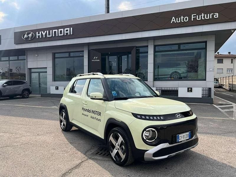 Usata Hyundai Inster 85 kW (116 CV) 2025 Beige Utilitaria