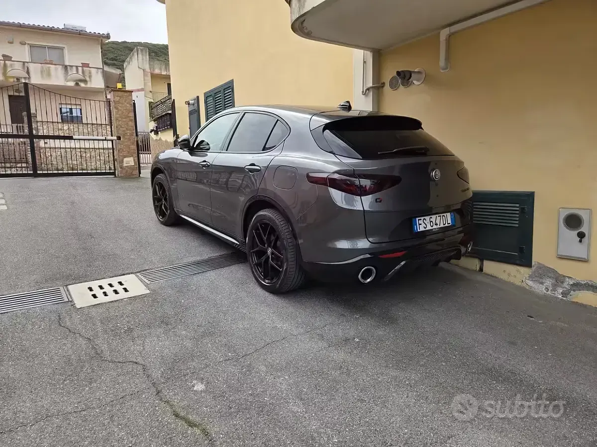 Usata Alfa Romeo Stelvio Executive 280 CV (205 kW) 2018 Grigio SUV