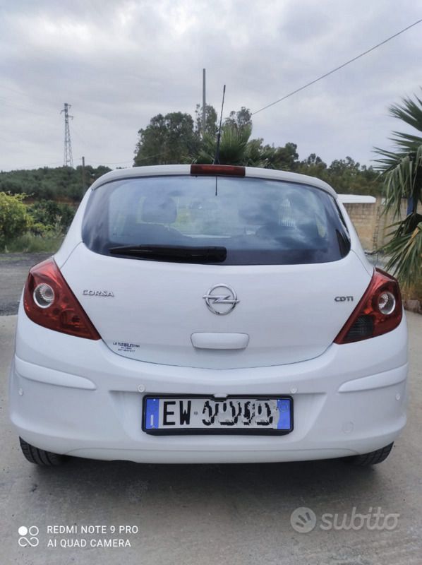 Usata Opel Corsa 90 CV (66 kW) 2014 Berlina