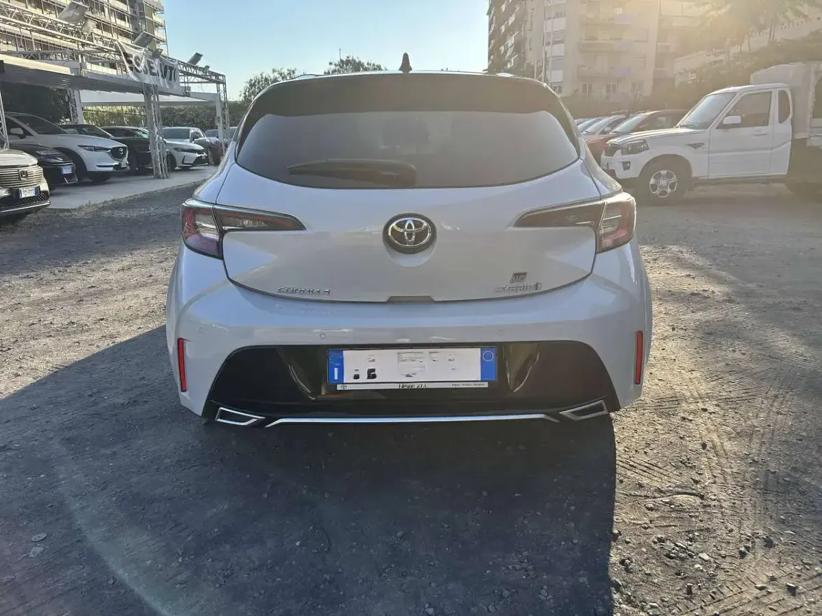 Usata Toyota Corolla Sport 152 CV (111 kW) 2021 Bianco e nero Berlina