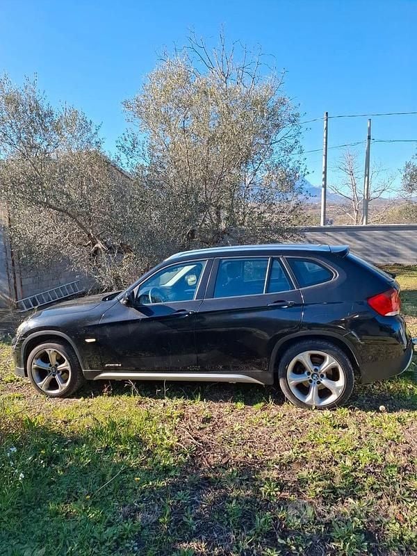 Usata BMW X1 143 CV (105 kW) 2010 Nero SUV