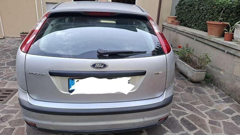 Usata Ford Focus 110 CV (80 kW) 2005 Grigio Berlina