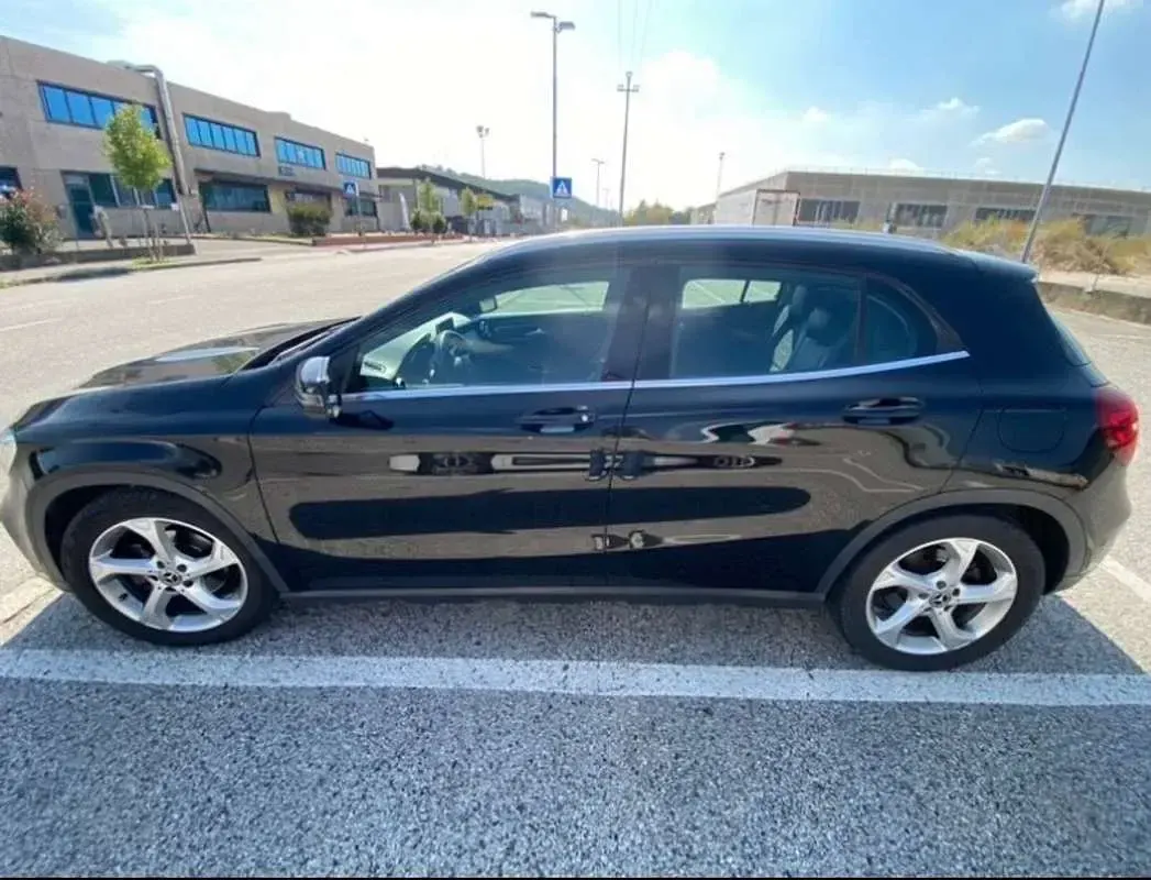 Usata Mercedes GLA200 136 CV (100 kW) 2017 Nero SUV
