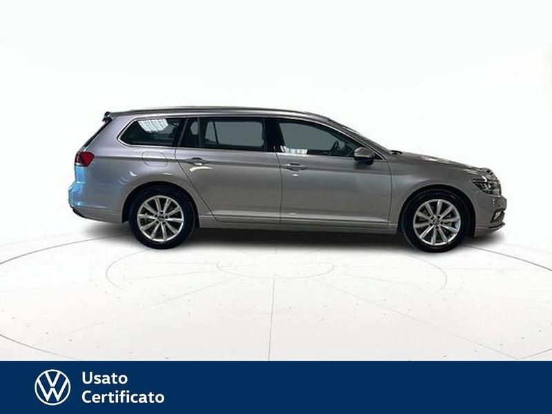 Usata VW Passat Business 150 CV (110 kW) 2024 Grigio / pastello Station wagon