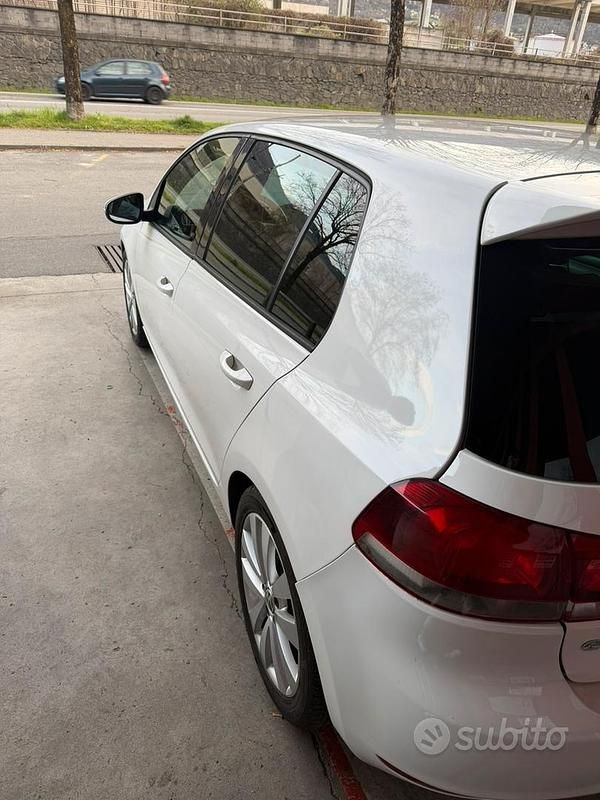 Usata VW Golf VI 140 CV (102 kW) 2010 Bianco Utilitaria