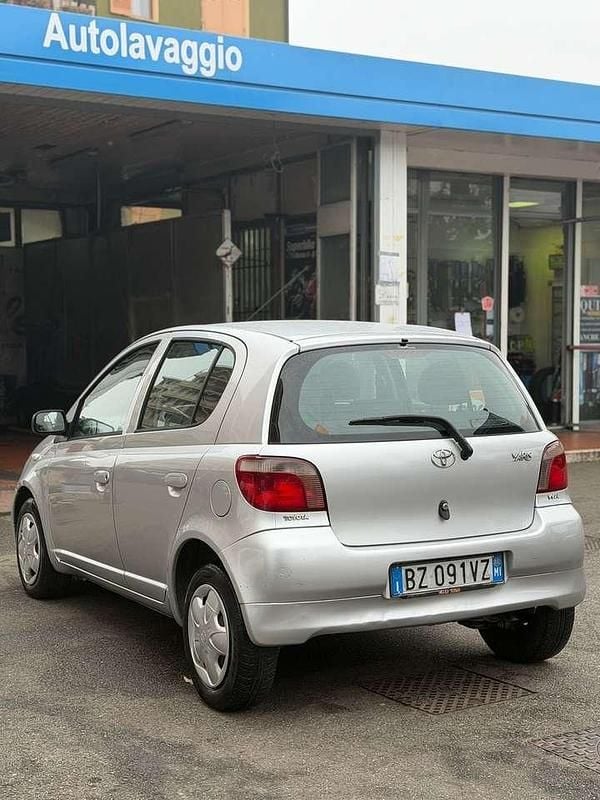 Usata Toyota Yaris Sol 68 CV (50 kW) 2001 Other Berlina