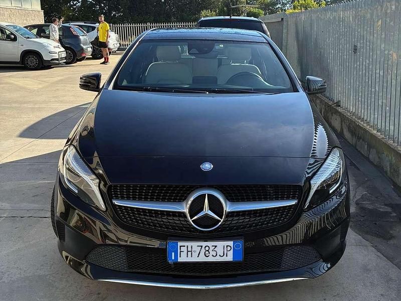 Usata Mercedes A180 Business 109 CV (80 kW) 2015 Nero Berlina