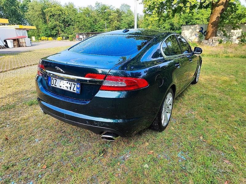 Usata Jaguar XF Premium Luxury 241 CV (177 kW) 2010 Verde Berlina
