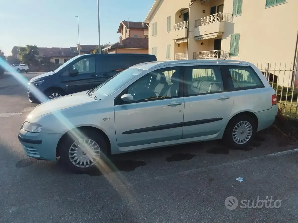 Usata Fiat Stilo Wagon 105 CV (77 kW) 2006 Verde Station wagon