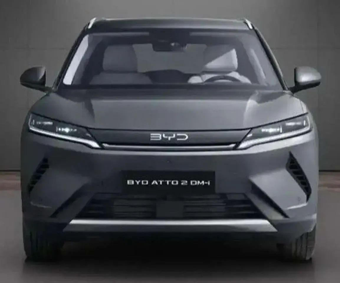 Nuova BYD Atto 2 Boost 212 CV (155 kW) 2026 Skiing white SUV