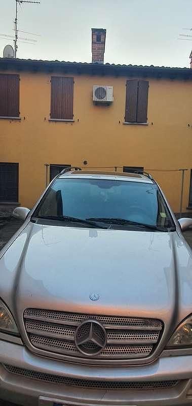 Argento Usata 2002 Mercedes ML270 SUV | 3999 € (Buon prezzo) - Immagine 1/4