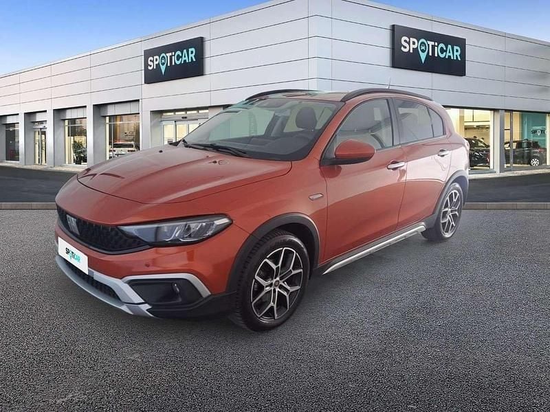 Arancione Usata 2024 Fiat Tipo Cross Tre volumi | 18.500 € (Ottimo prezzo) - Immagine 1/4