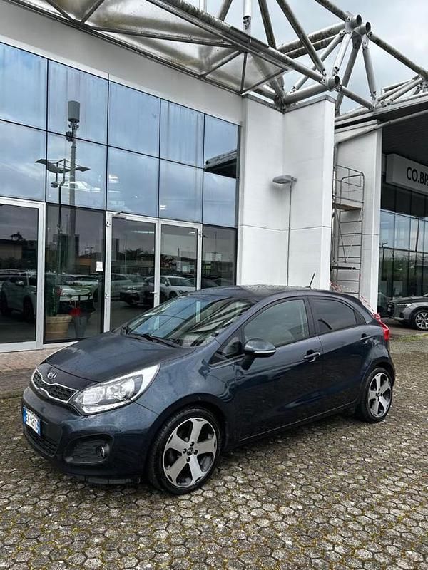 Second-hand Kia Rio 75 CP (55 kW) 2014 Albastru Berlinǎ
