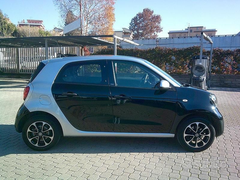 Usata Smart ForFour Passion 71 CV (52 kW) 2016 Nero Utilitaria