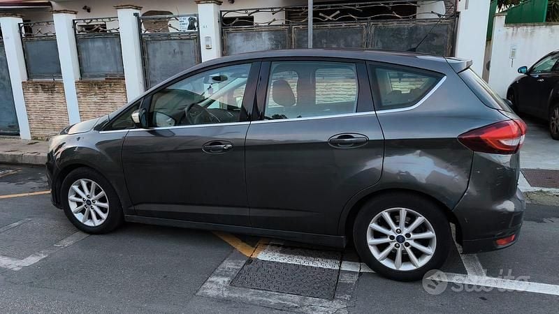Usata 2017 Ford C-MAX Monovolume | 4000 € (Super prezzo) - Immagine 1/4