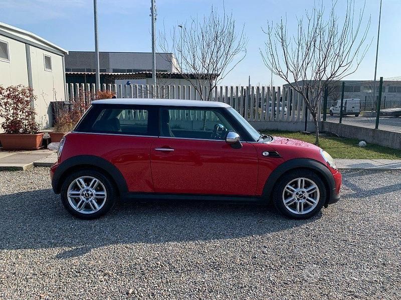 Usata Mini Cooper D 2010 Rosso Utilitaria