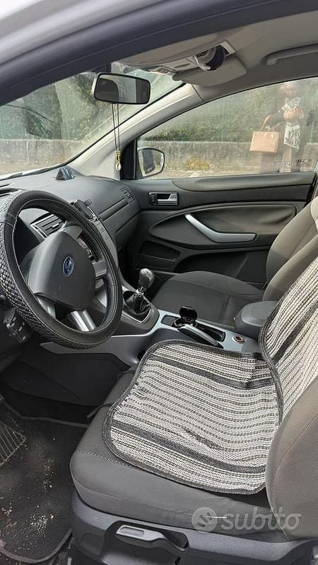 Usata Ford Kuga 140 CV (102 kW) 2012 Bianco SUV