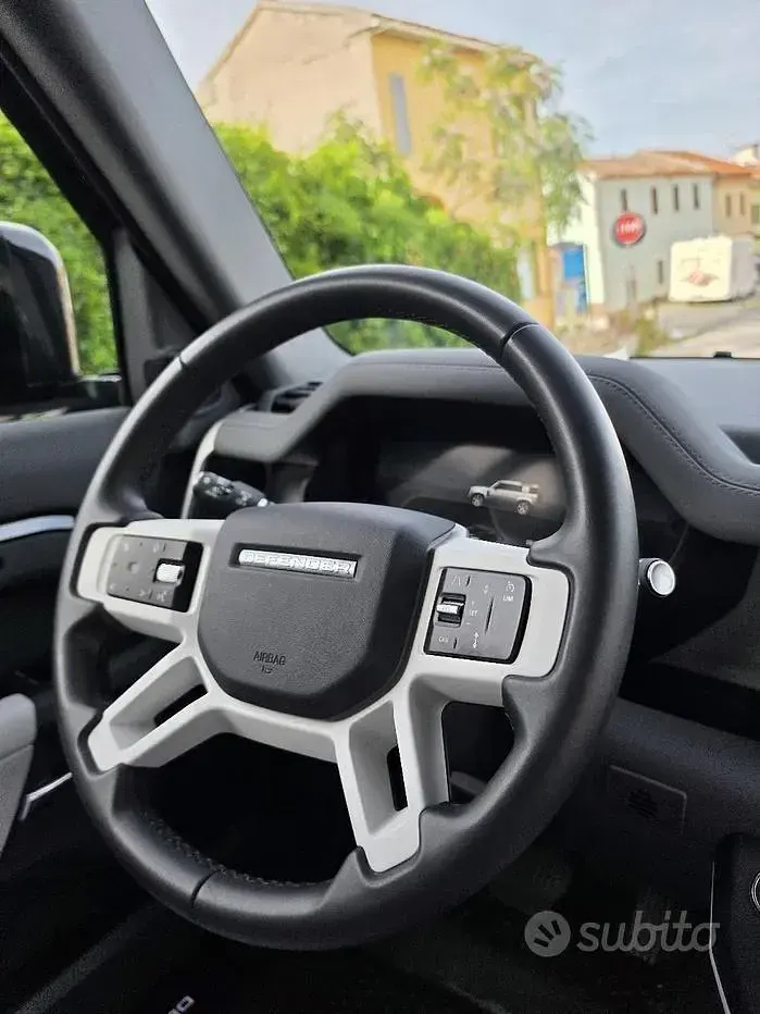 Usata Land Rover Defender 200 CV (147 kW) 2025 Grigio SUV
