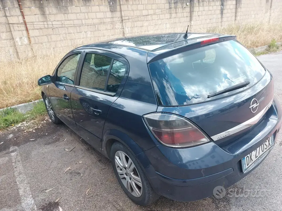 Usata Opel Astra 101 CV (74 kW) 2007 Berlina