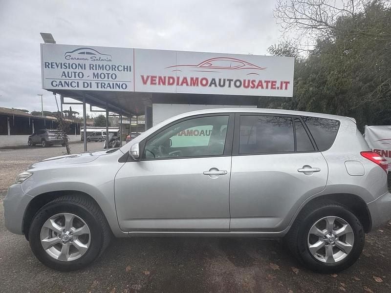 Usata Toyota RAV4 150 CV (110 kW) 2012 Argento SUV