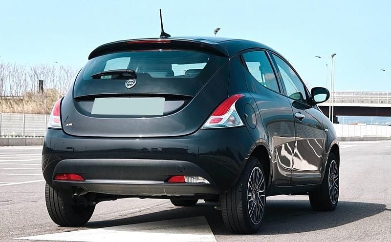 Usata Lancia Ypsilon S 69 CV (50 kW) 2024 Nero Utilitaria