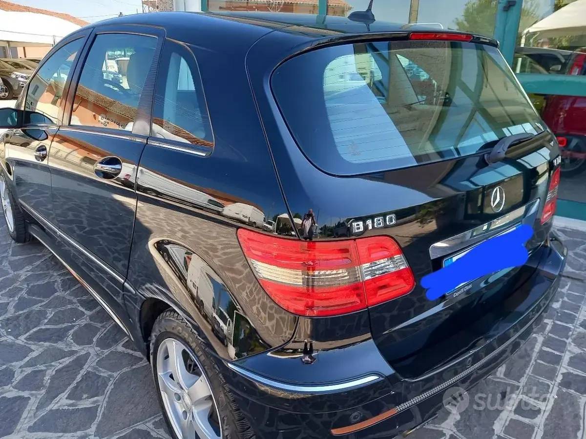 Usata Mercedes B180 109 CV (80 kW) 2006 Nero Monovolume