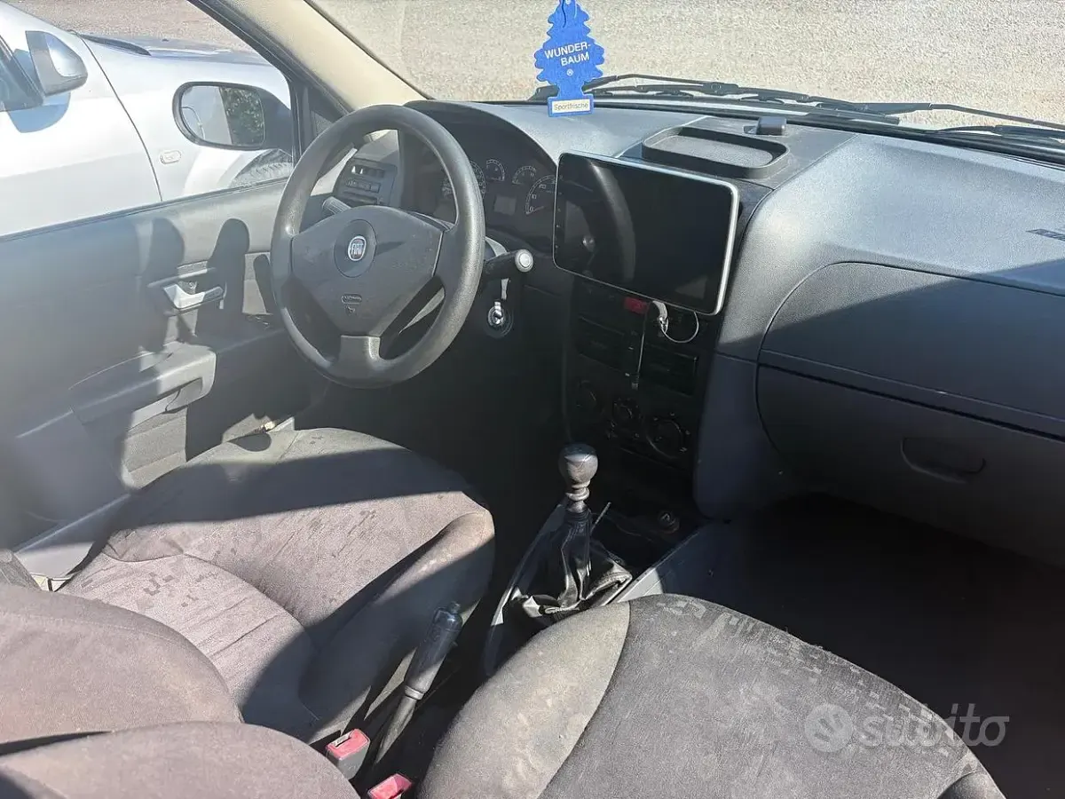 Usata Fiat Strada 84 CV (61 kW) 2008 Grigio