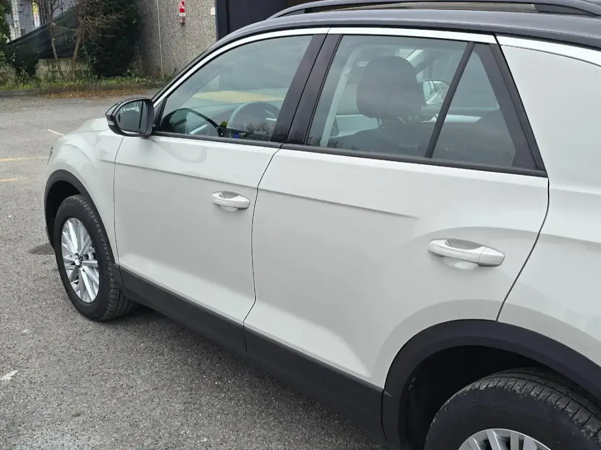 Usata VW T-Roc Life 110 CV (80 kW) 2024 Beige SUV