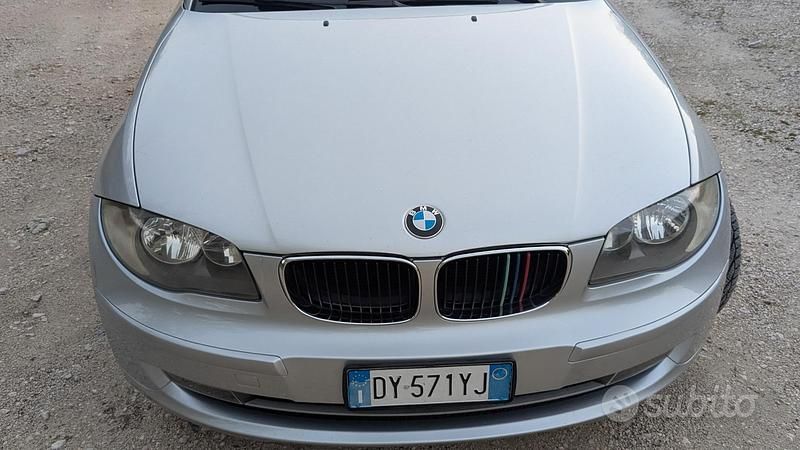 Grigio Usata 2010 BMW 116 Due volumi | 4499 € (Buon prezzo) - Immagine 1/4