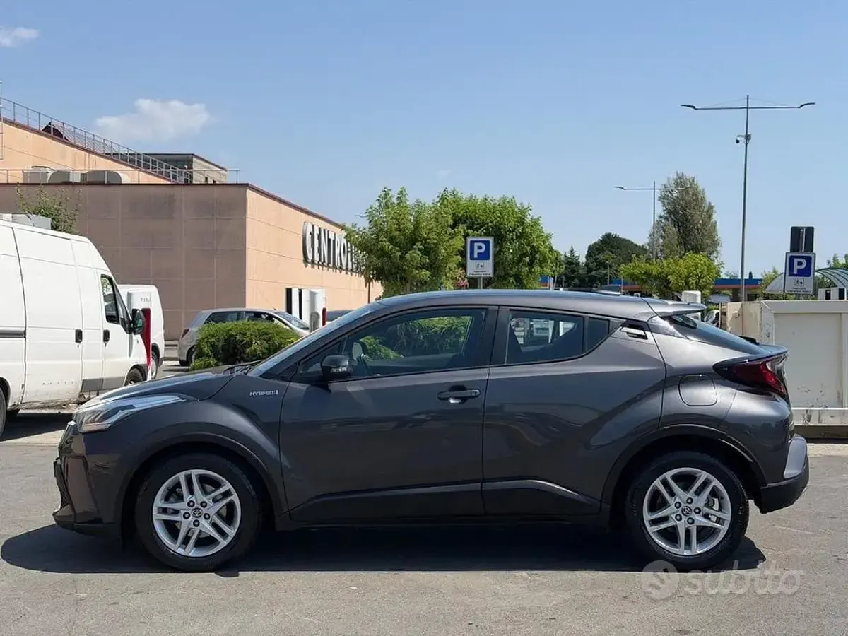 Usata Toyota C-HR Business Edition 98 CV (72 kW) 2022 Grigio SUV