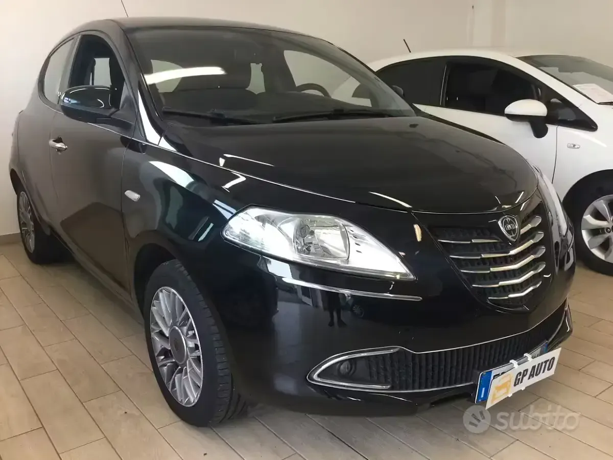 Usata Lancia Ypsilon 85 CV (62 kW) 2013 Nero Utilitaria