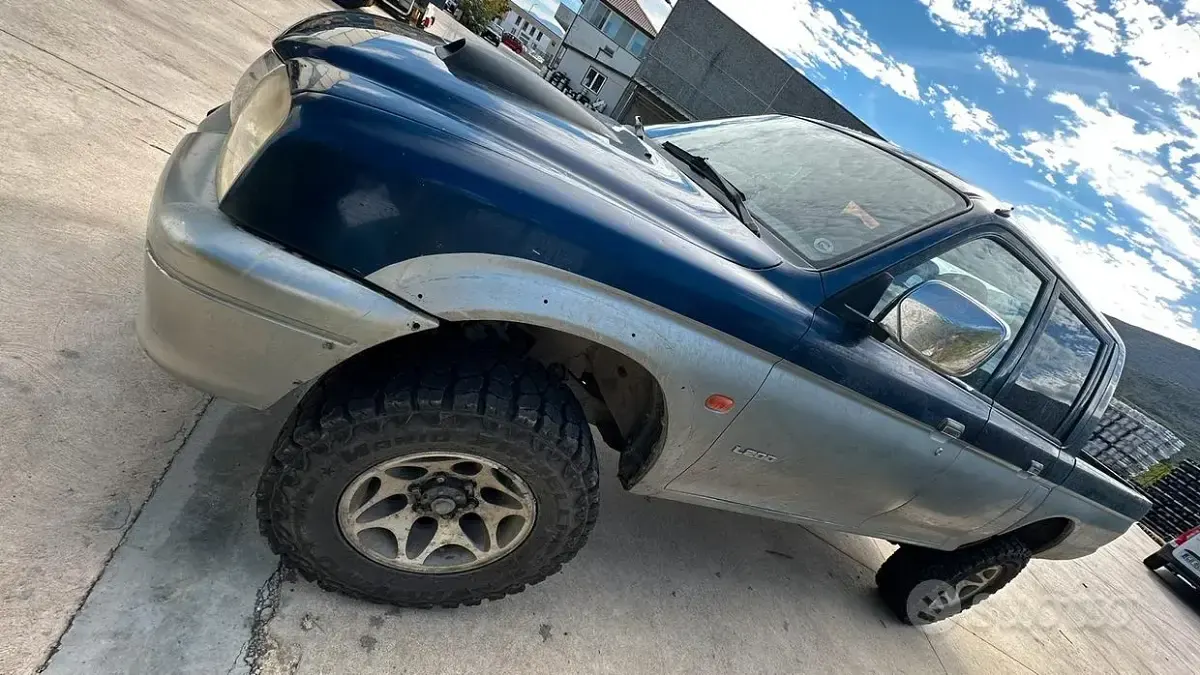 Usata Mitsubishi L200 100 CV (73 kW) 1999 Bluazzurro Pick-up