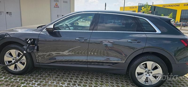 Usata Audi e-tron 230 kW (313 CV) 2021 Grigio SUV