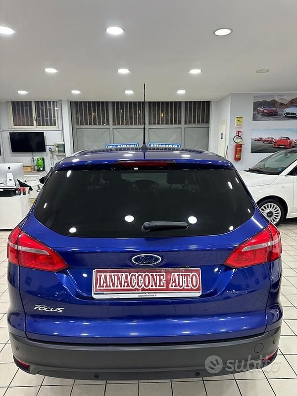 Begagnad Ford Focus Titanium 120 HK (88 kW) 2018 Blå Kombi