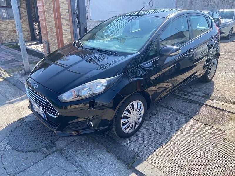 Usata Ford Fiesta 60 CV (44 kW) 2013 Nero Utilitaria