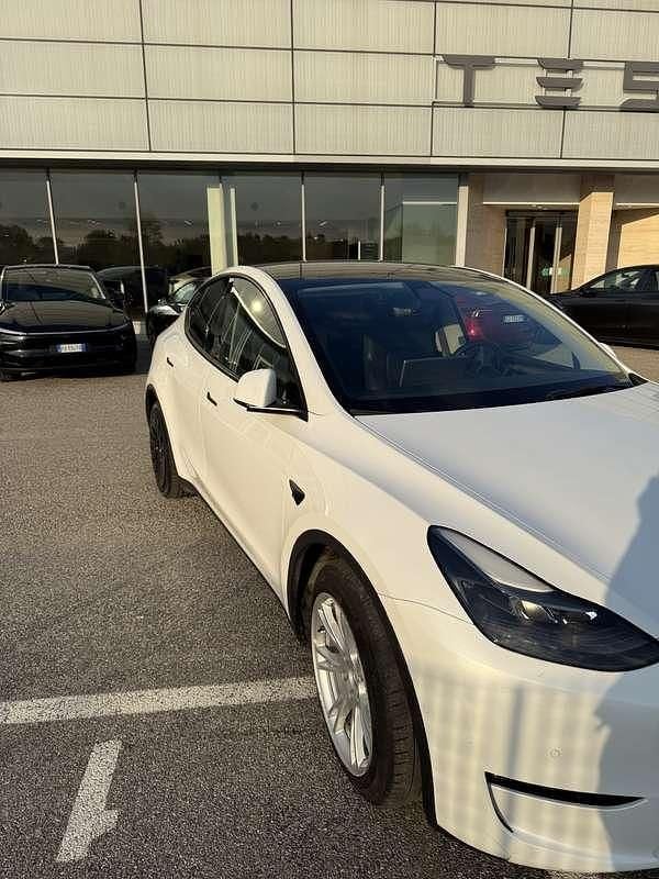 Usata 2021 Tesla Model Y SUV | 32.000 € (Buon prezzo) - Immagine 1/4