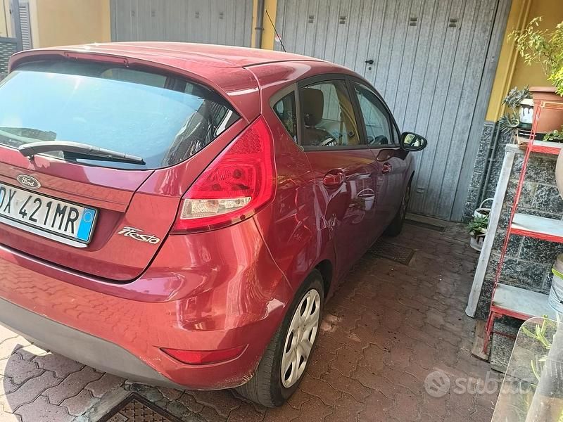 Usata Ford Fiesta 97 CV (71 kW) 2009 Rosso Utilitaria