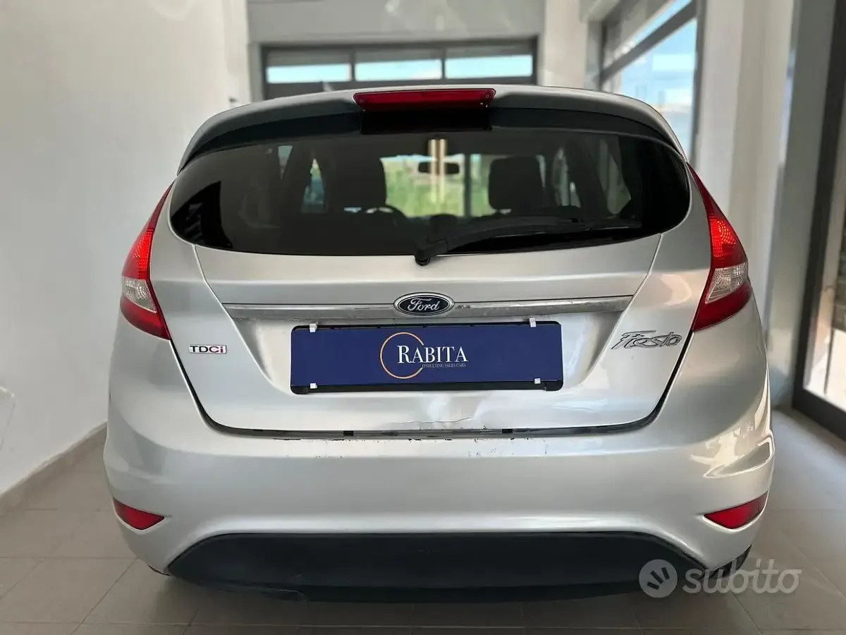 Usata Ford Fiesta Titanium 70 CV (51 kW) 2011 Grigio Berlina