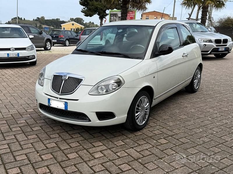 Usata Lancia Ypsilon 69 CV (50 kW) 2011 Bianco Utilitaria