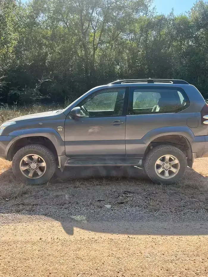 Usata Toyota Land Cruiser 173 CV (127 kW) 2006 Grigio Station wagon