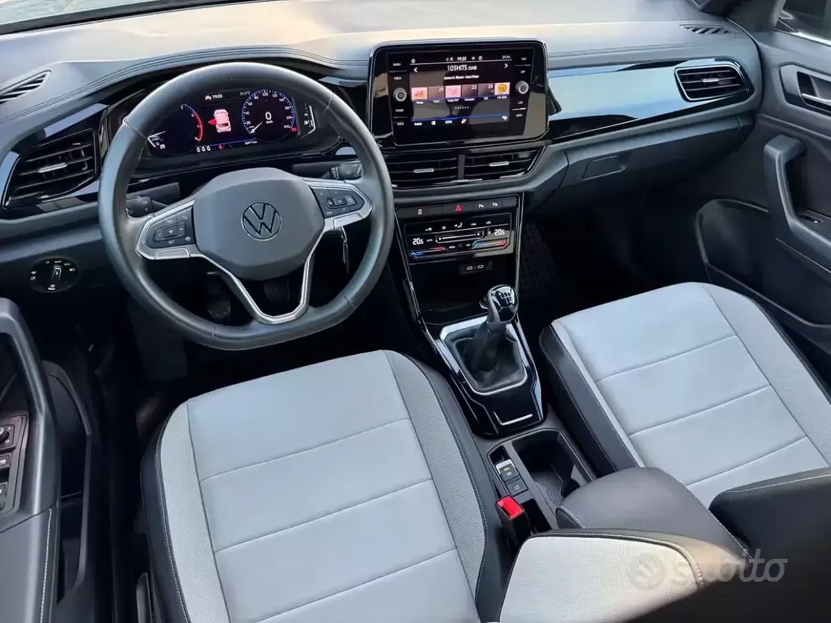 Begagnad VW T-Roc Style 150 HK (110 kW) 2023 Grå SUV