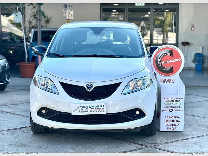 Usata Lancia Ypsilon Gold 69 CV (50 kW) 2021 Bianco Utilitaria