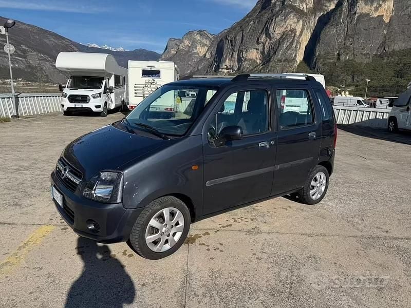Usata Opel Agila 50 CV (36 kW) 2006 Blu Utilitaria