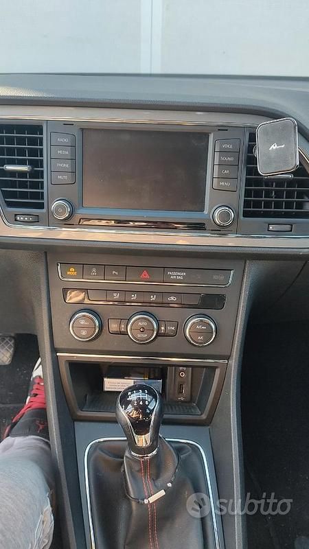 Grigio Usata 2016 Seat Leon Station wagon | 11.000 € (Buon prezzo) - Immagine 1/4