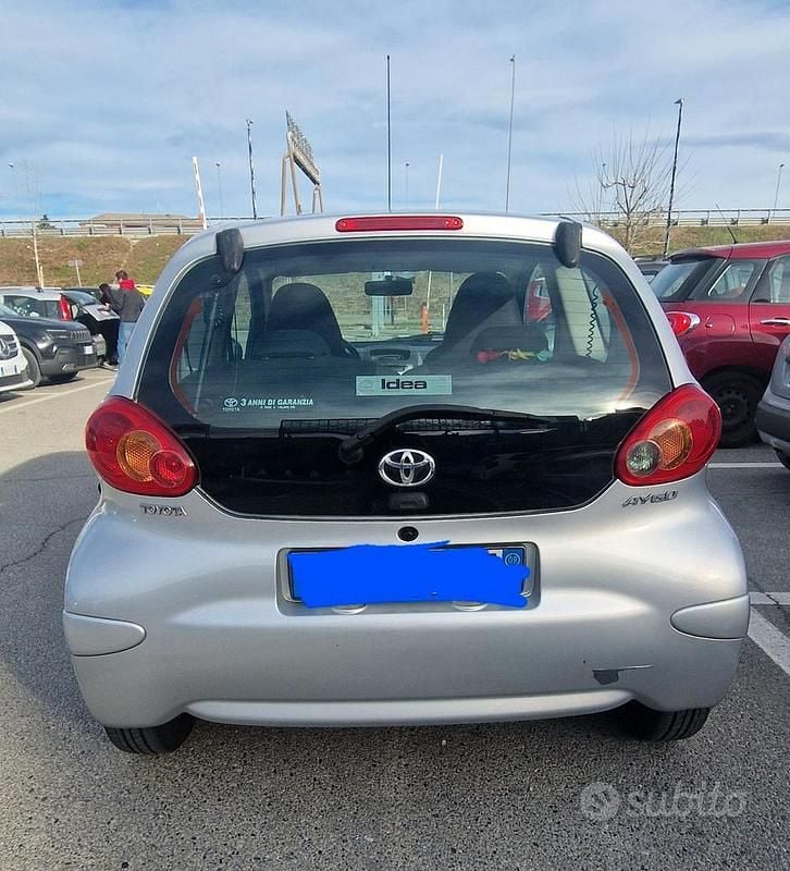 Usata Toyota Aygo 68 CV (50 kW) 2009 Grigio Utilitaria
