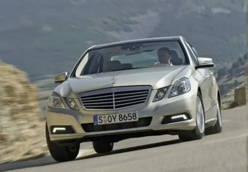 Usata Mercedes E220 Avantgarde 170 CV (125 kW) 2012 Grigio Utilitaria