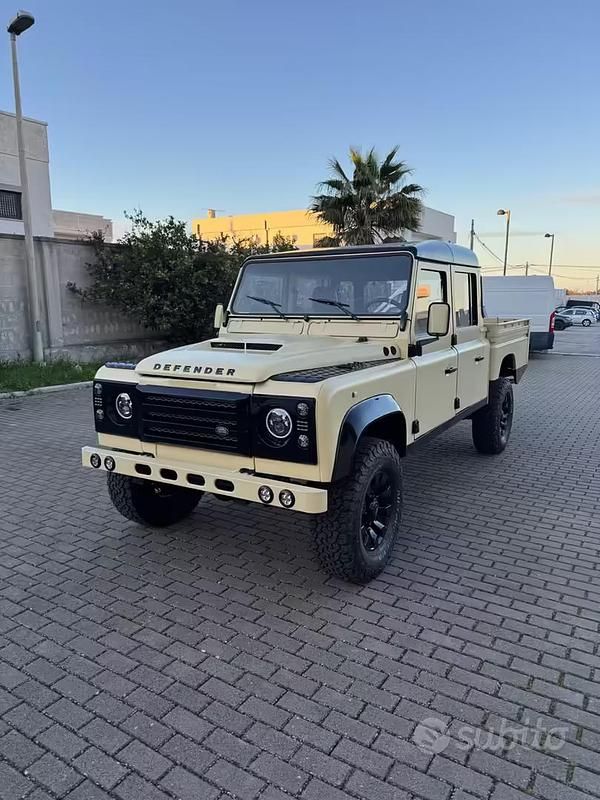 Usata Land Rover Defender 112 CV (82 kW) 1996 Beige Pick-up