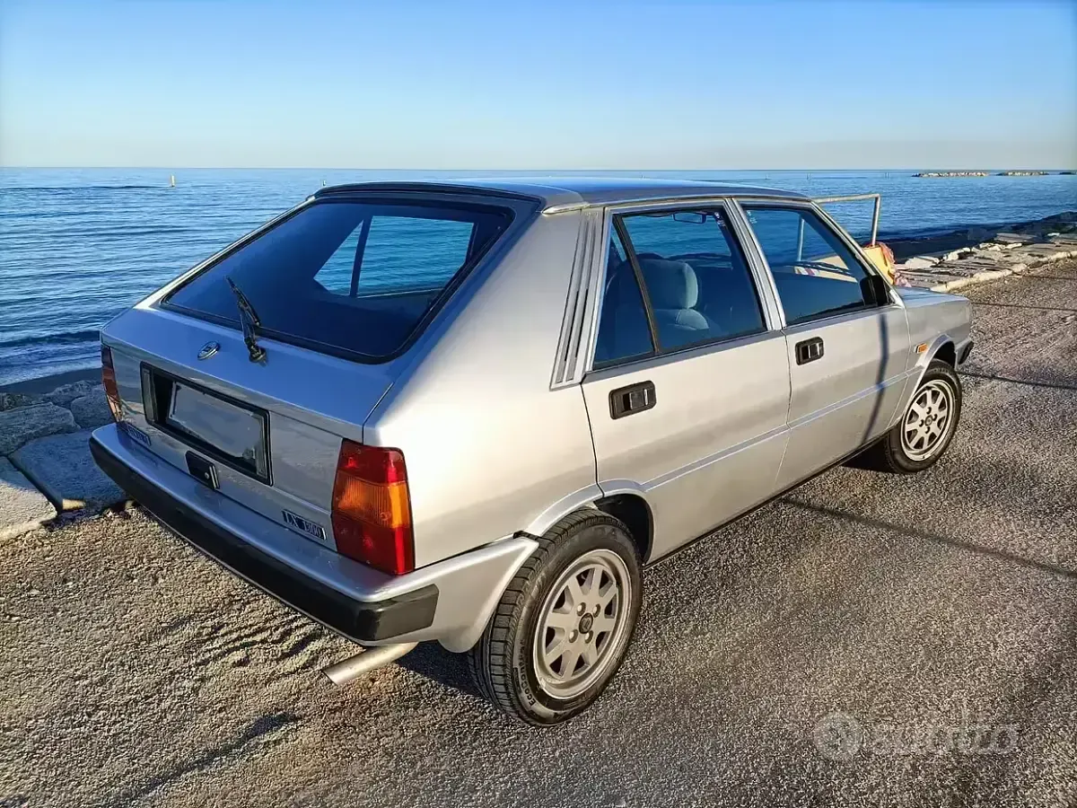 Usata Lancia Delta 78 CV (57 kW) 1985 Grigio Utilitaria